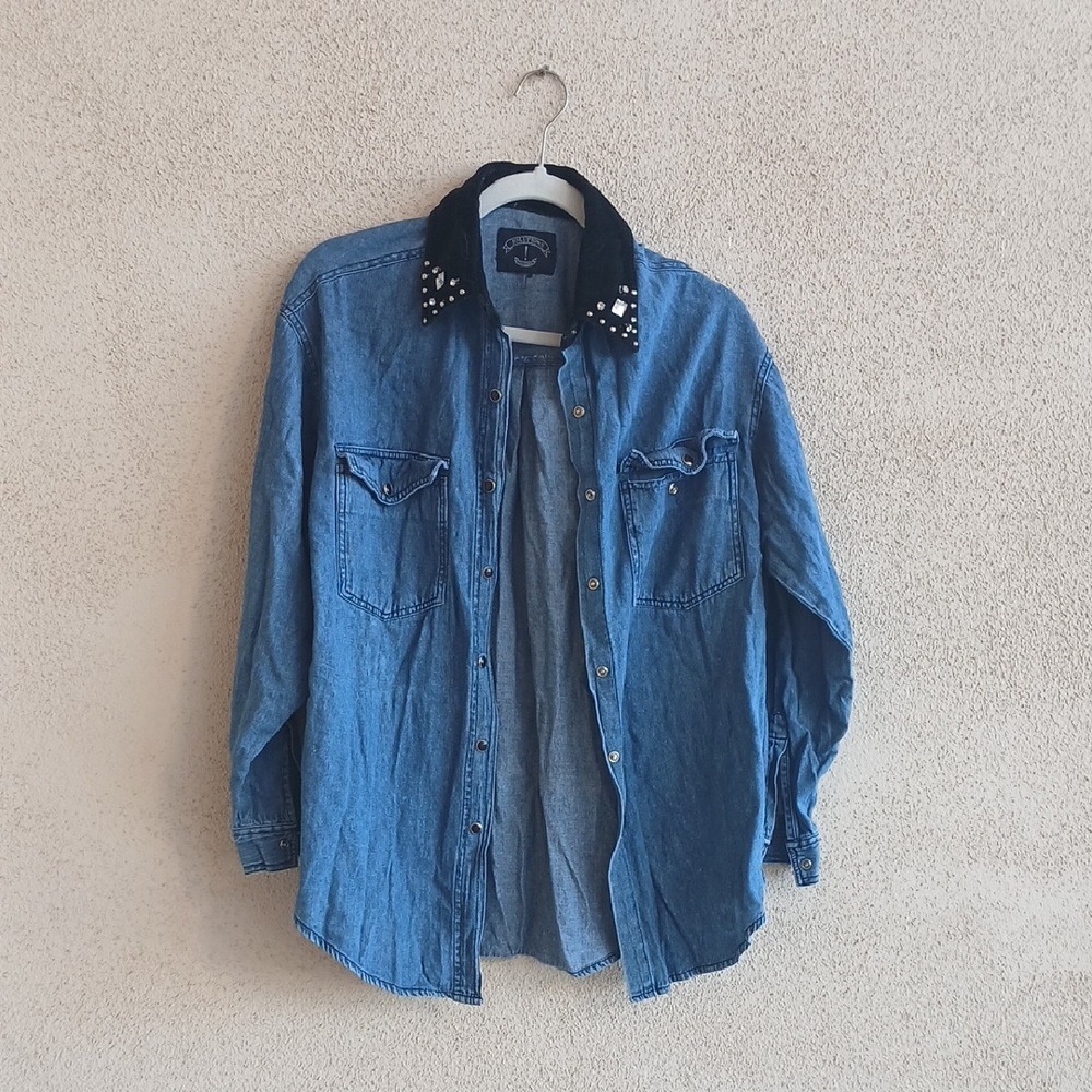 Make Offer! Blue Casual Button Down Shirt with Classic Design